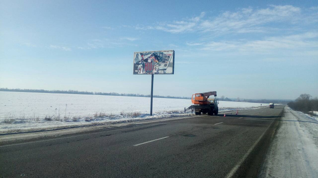 Щит 6x3,  Під’їзд до міжнародного аеропорту “Харків” з боку Довжанського км 10+000 ліворуч.